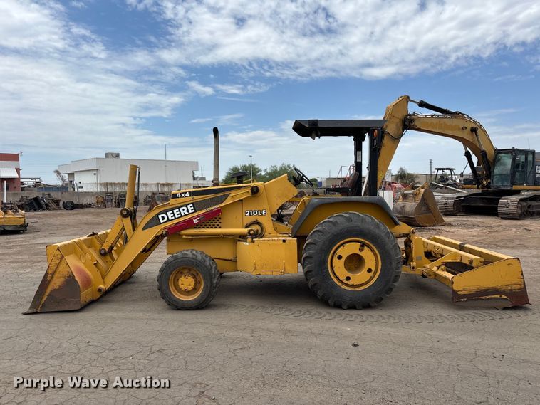 image for item EL2521 2001 John Deere 210LE landscape tractor