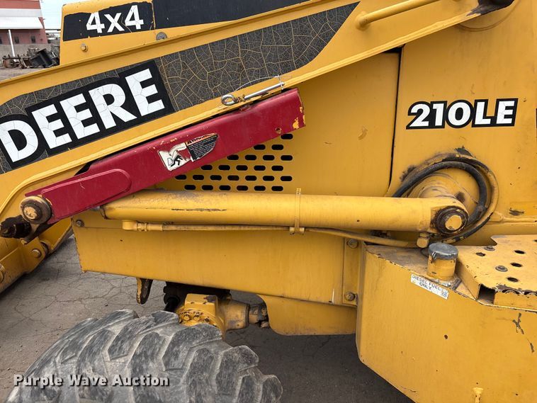 image for item EL2521 2001 John Deere 210LE landscape tractor