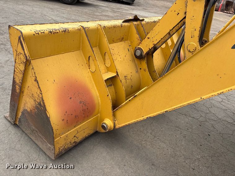 image for item EL2521 2001 John Deere 210LE landscape tractor
