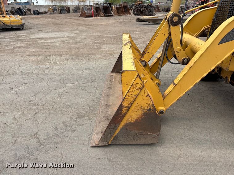 image for item EL2521 2001 John Deere 210LE landscape tractor