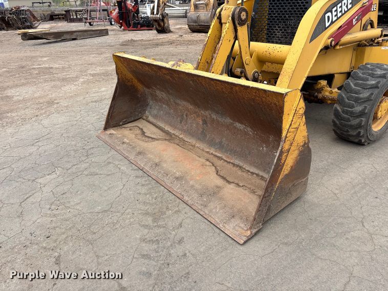 image for item EL2521 2001 John Deere 210LE landscape tractor