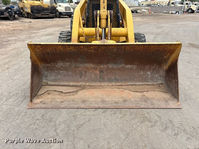 image for item EL2521 2001 John Deere 210LE landscape tractor