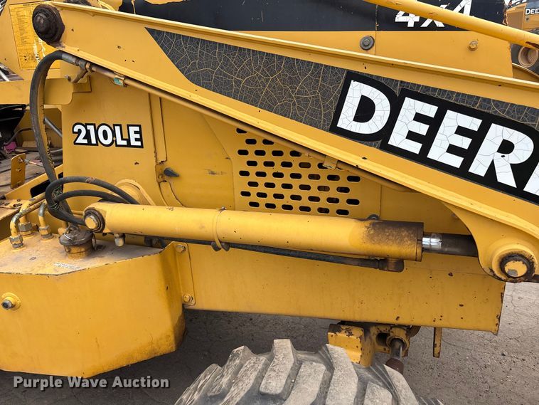image for item EL2521 2001 John Deere 210LE landscape tractor