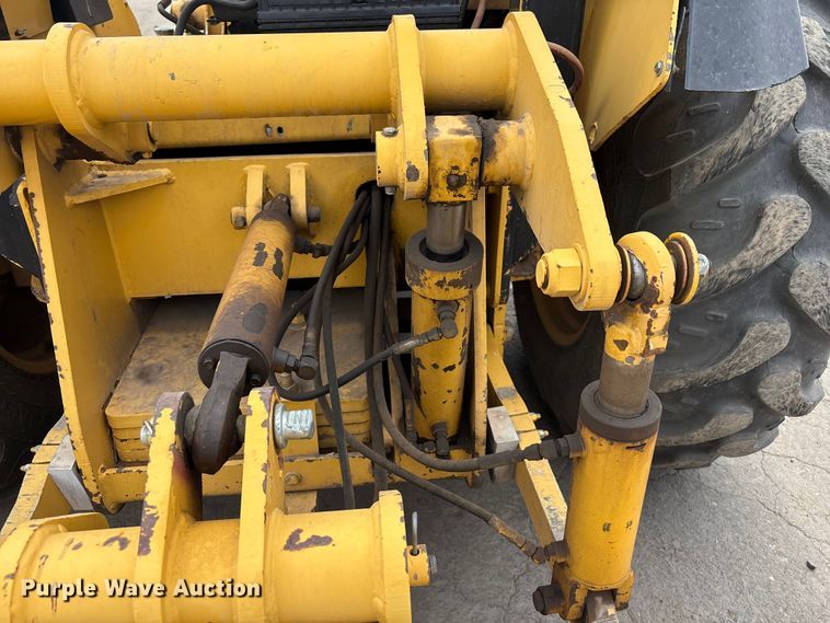 image for item EL2521 2001 John Deere 210LE landscape tractor