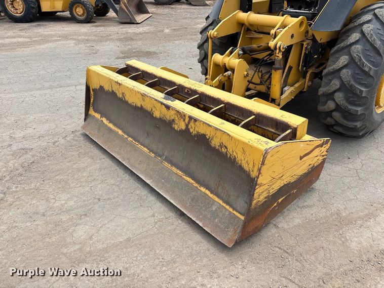 image for item EL2521 2001 John Deere 210LE landscape tractor