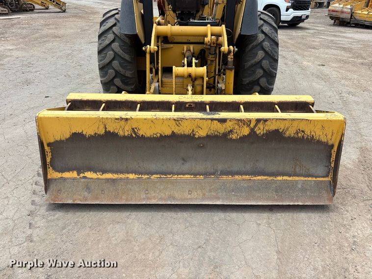 image for item EL2521 2001 John Deere 210LE landscape tractor