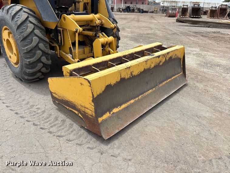 image for item EL2521 2001 John Deere 210LE landscape tractor
