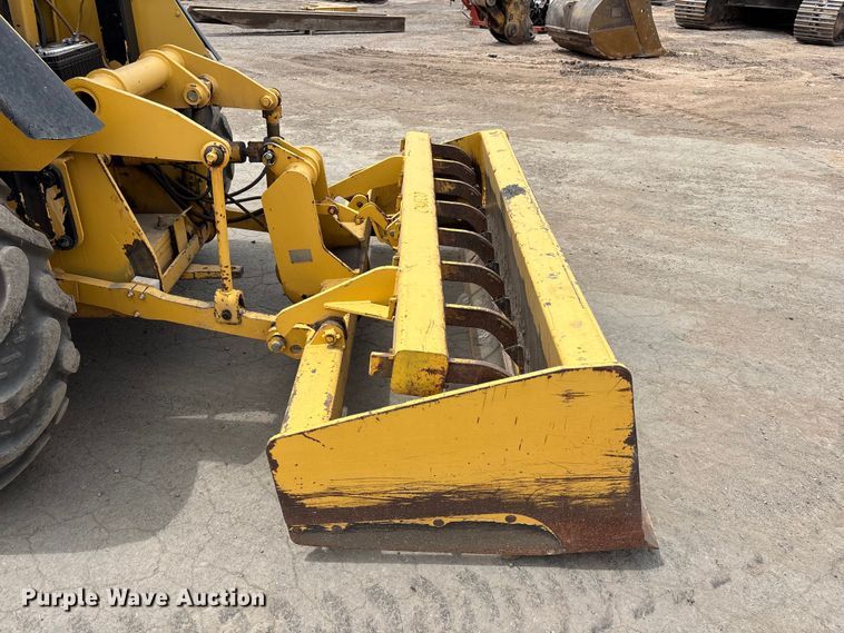 image for item EL2521 2001 John Deere 210LE landscape tractor