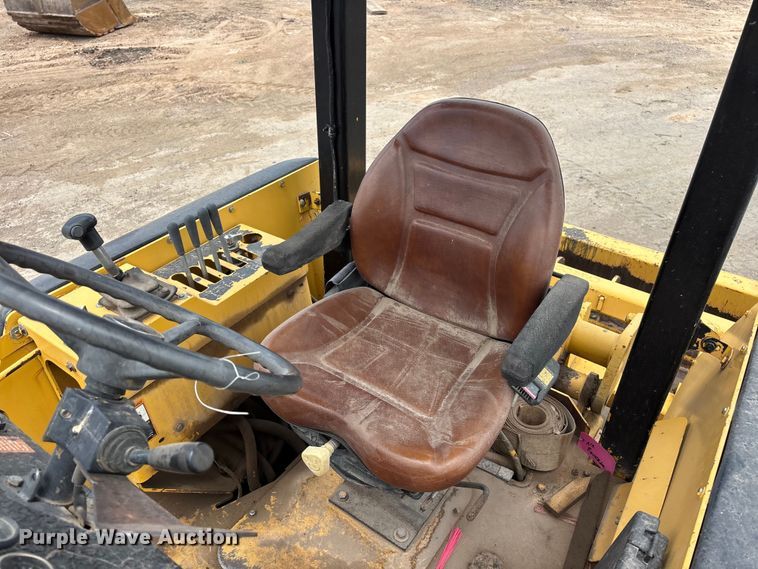 image for item EL2521 2001 John Deere 210LE landscape tractor