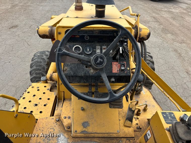 image for item EL2521 2001 John Deere 210LE landscape tractor