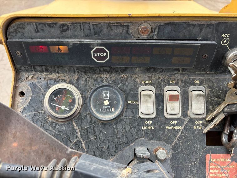 image for item EL2521 2001 John Deere 210LE landscape tractor
