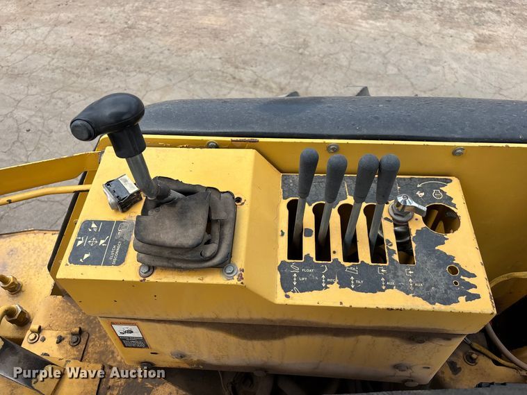 image for item EL2521 2001 John Deere 210LE landscape tractor