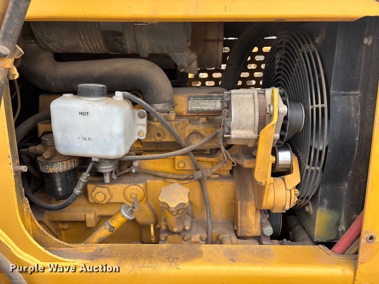 image for item EL2521 2001 John Deere 210LE landscape tractor