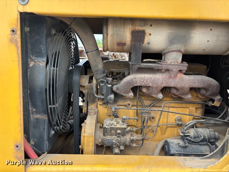 image for item EL2521 2001 John Deere 210LE landscape tractor