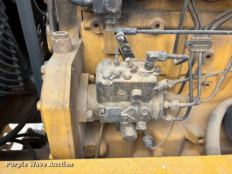 image for item EL2521 2001 John Deere 210LE landscape tractor