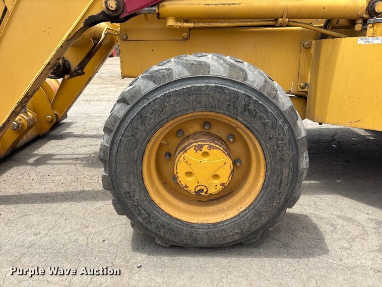 image for item EL2521 2001 John Deere 210LE landscape tractor