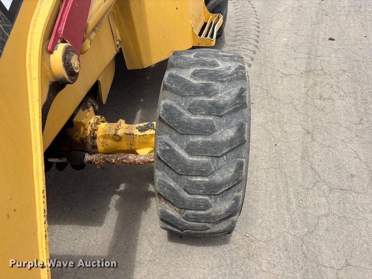 image for item EL2521 2001 John Deere 210LE landscape tractor