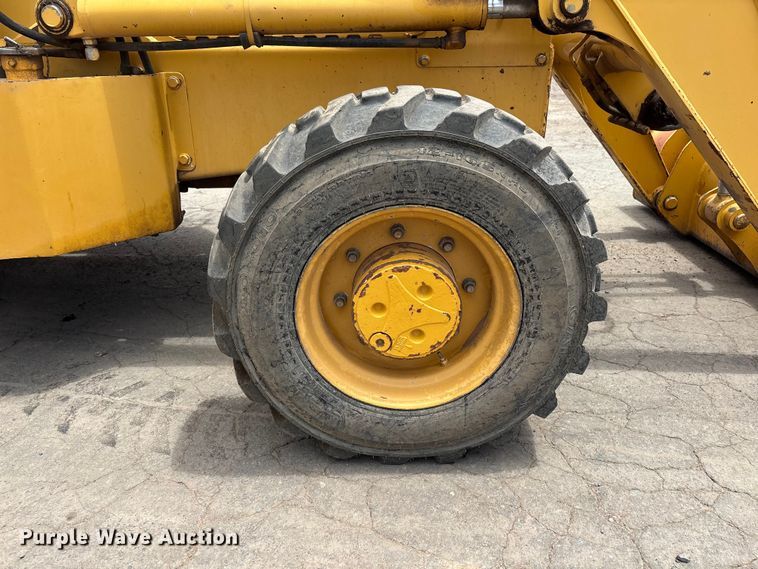 image for item EL2521 2001 John Deere 210LE landscape tractor