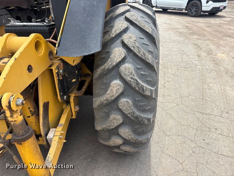 image for item EL2521 2001 John Deere 210LE landscape tractor