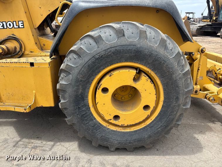 image for item EL2521 2001 John Deere 210LE landscape tractor