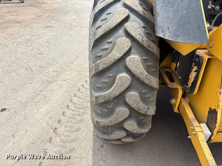 image for item EL2521 2001 John Deere 210LE landscape tractor