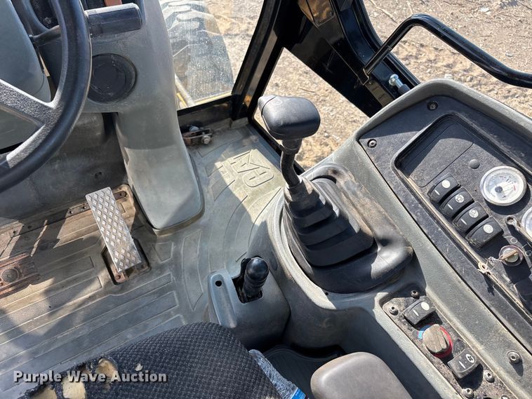image for item EL2530 2005 Caterpillar 446D backhoe