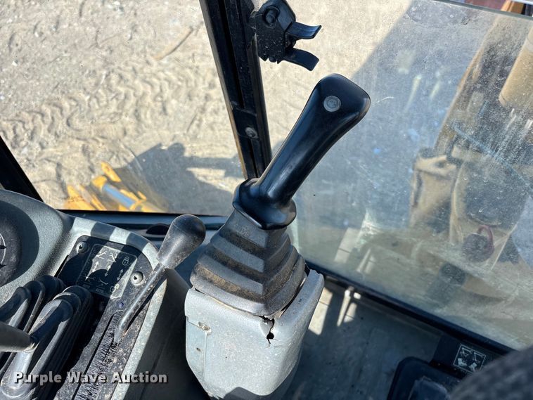 image for item EL2530 2005 Caterpillar 446D backhoe