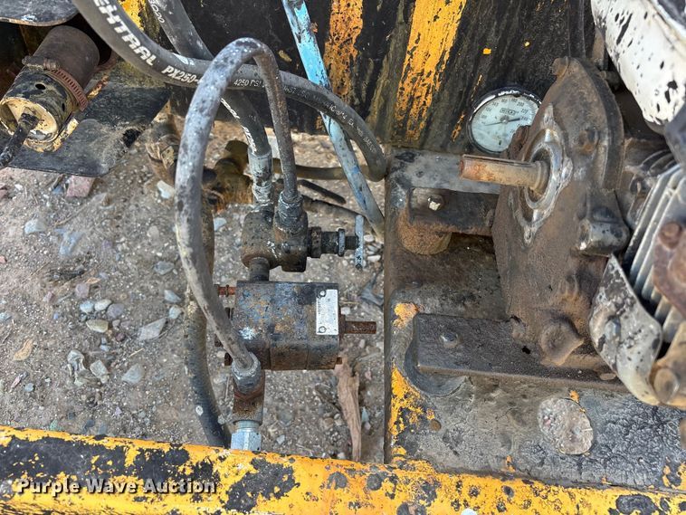 image for item EL2531 Leeboy L250 asphalt trailer