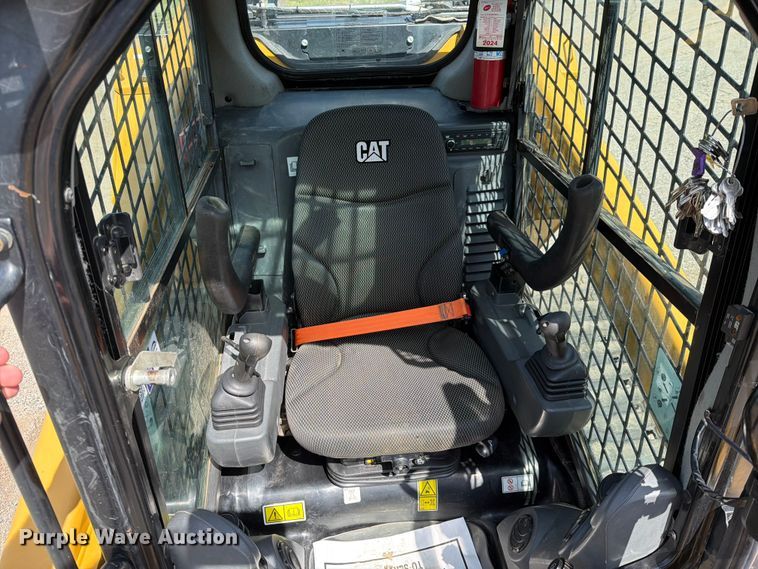 image for item EM0140 2023 Caterpillar 299D3 XE tracked skid steer loader