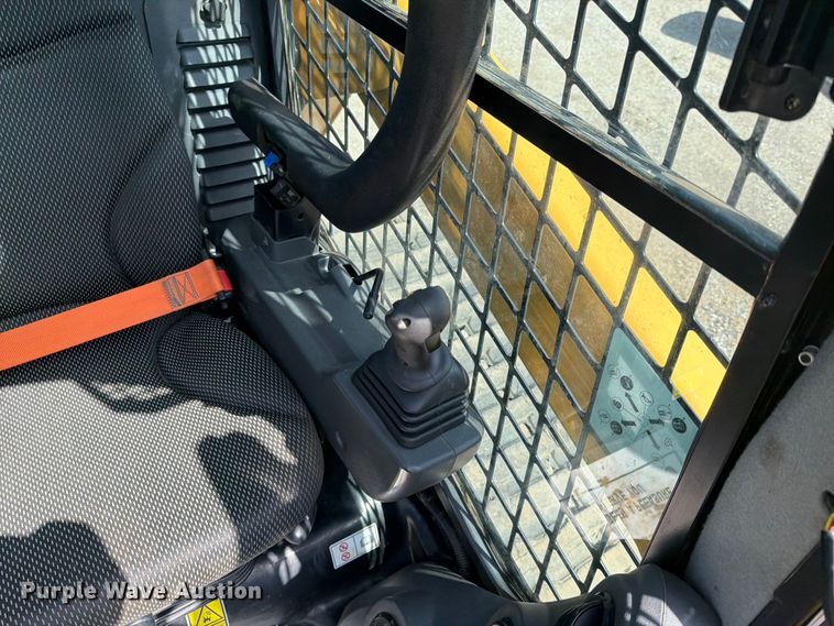 image for item EM0140 2023 Caterpillar 299D3 XE tracked skid steer loader