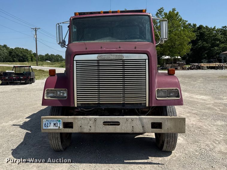 image for item EN0396 1990 Freightliner dump truck