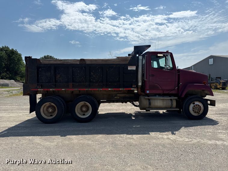 image for item EN0396 1990 Freightliner dump truck