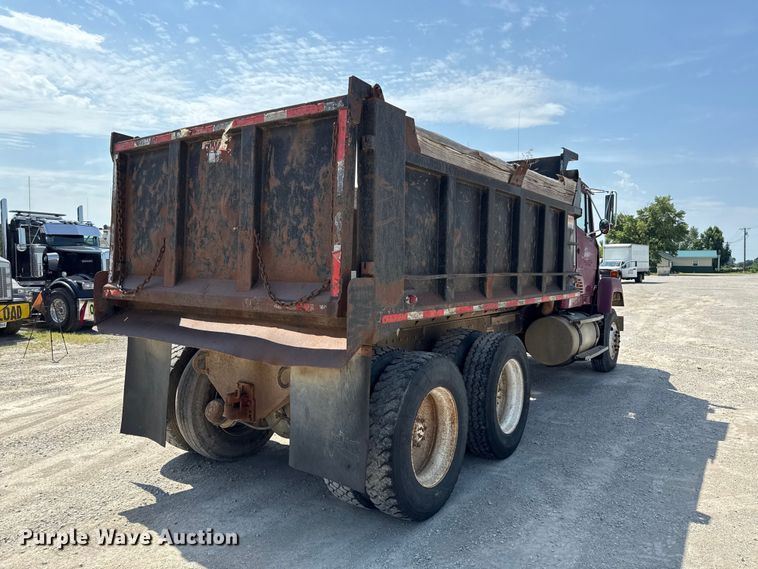image for item EN0396 1990 Freightliner dump truck