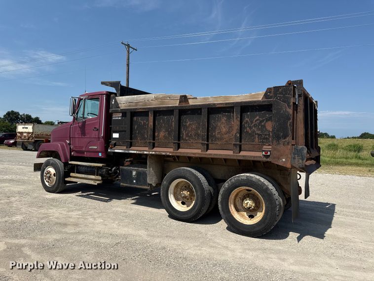 image for item EN0396 1990 Freightliner dump truck