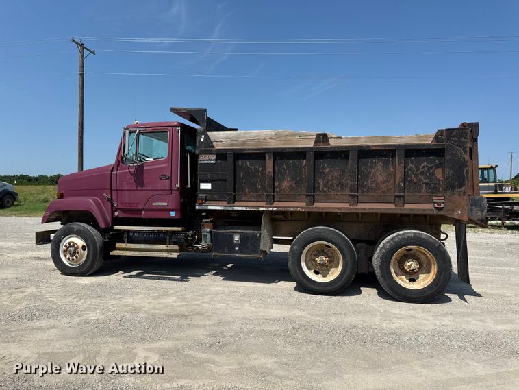 image for item EN0396 1990 Freightliner dump truck