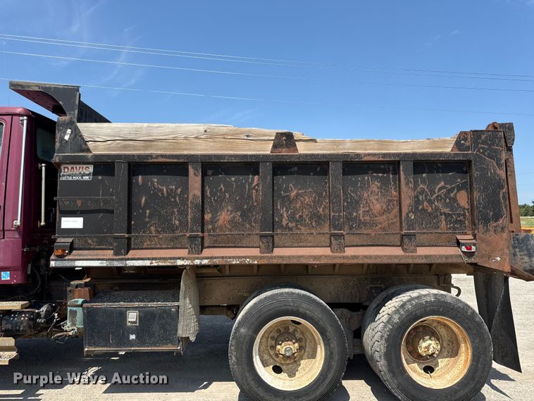 image for item EN0396 1990 Freightliner dump truck