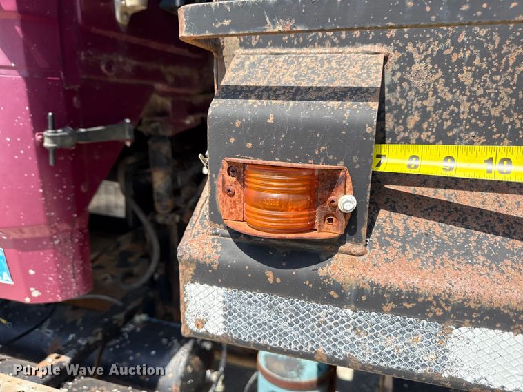 image for item EN0396 1990 Freightliner dump truck