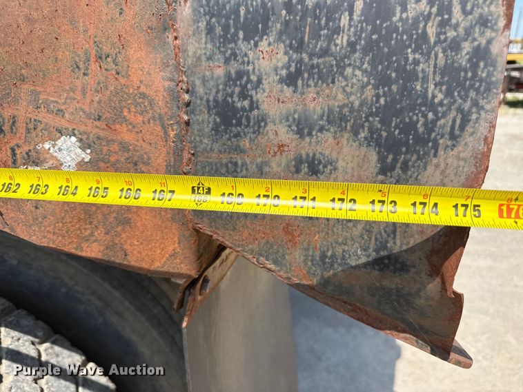 image for item EN0396 1990 Freightliner dump truck