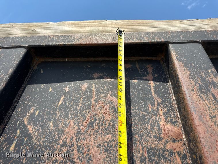 image for item EN0396 1990 Freightliner dump truck