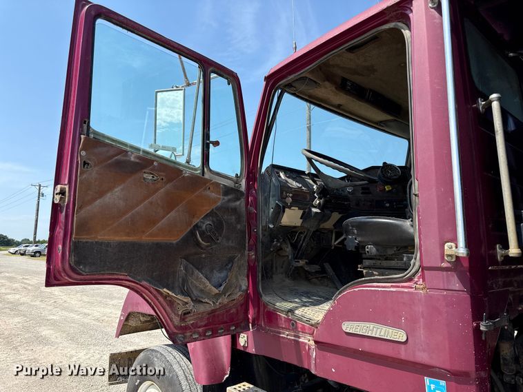 image for item EN0396 1990 Freightliner dump truck