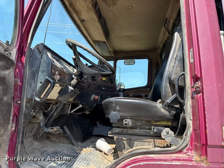 image for item EN0396 1990 Freightliner dump truck