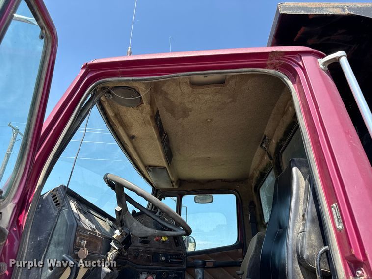 image for item EN0396 1990 Freightliner dump truck