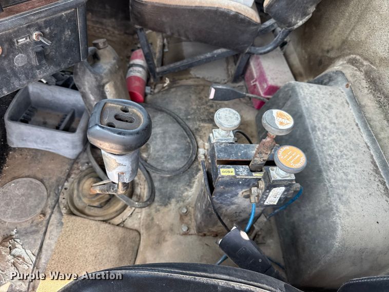 image for item EN0396 1990 Freightliner dump truck