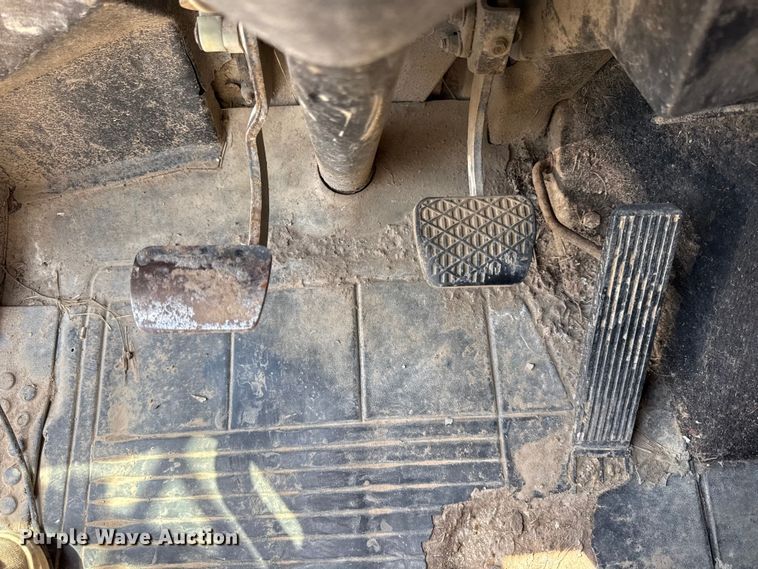 image for item EN0396 1990 Freightliner dump truck