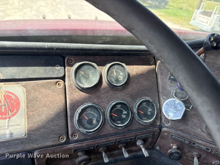 image for item EN0396 1990 Freightliner dump truck