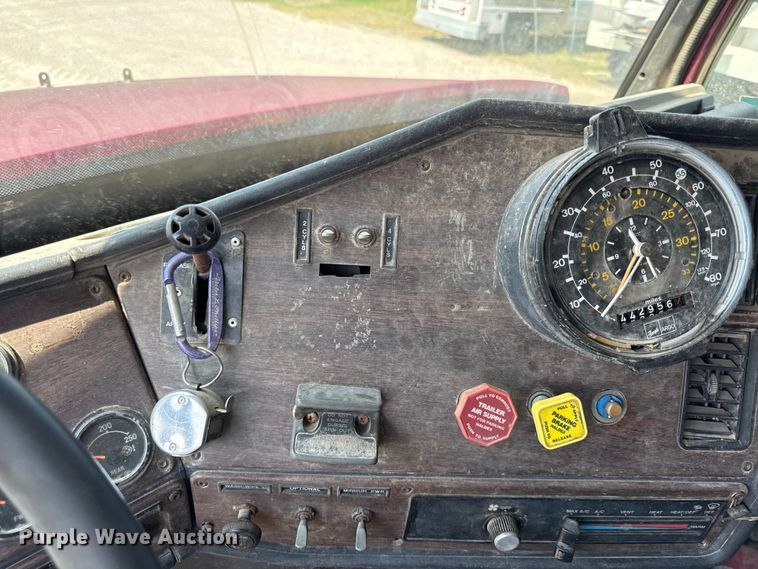 image for item EN0396 1990 Freightliner dump truck