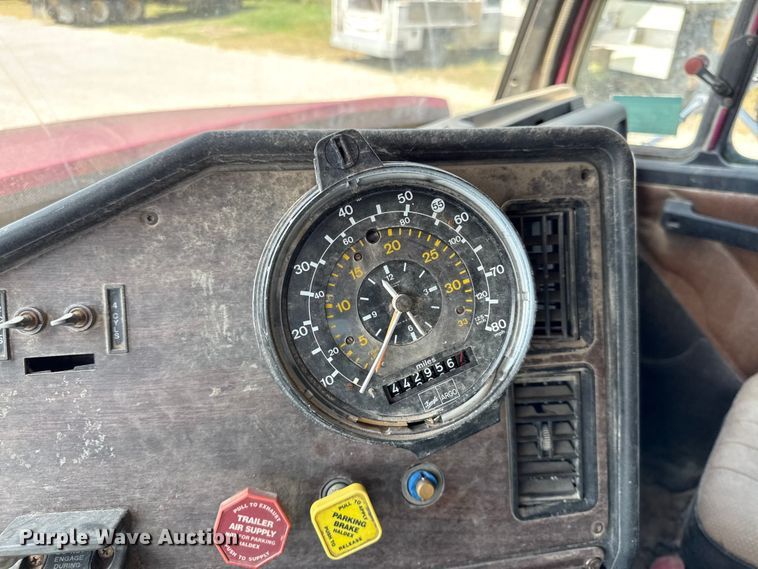 image for item EN0396 1990 Freightliner dump truck