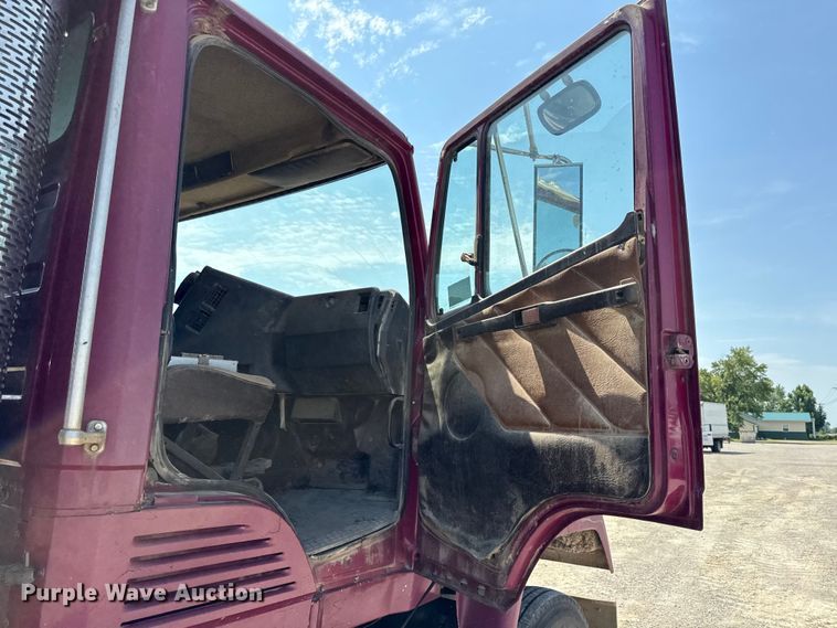 image for item EN0396 1990 Freightliner dump truck