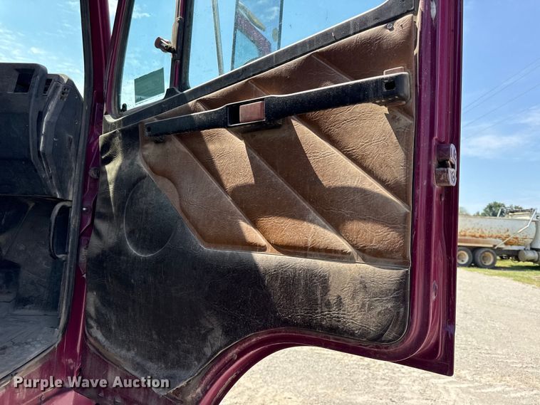image for item EN0396 1990 Freightliner dump truck