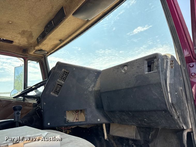 image for item EN0396 1990 Freightliner dump truck